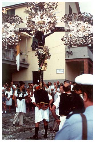 Danza del Cristo nero / Dancing with the black Cross