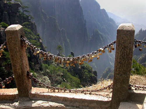 Lovers' padlocks